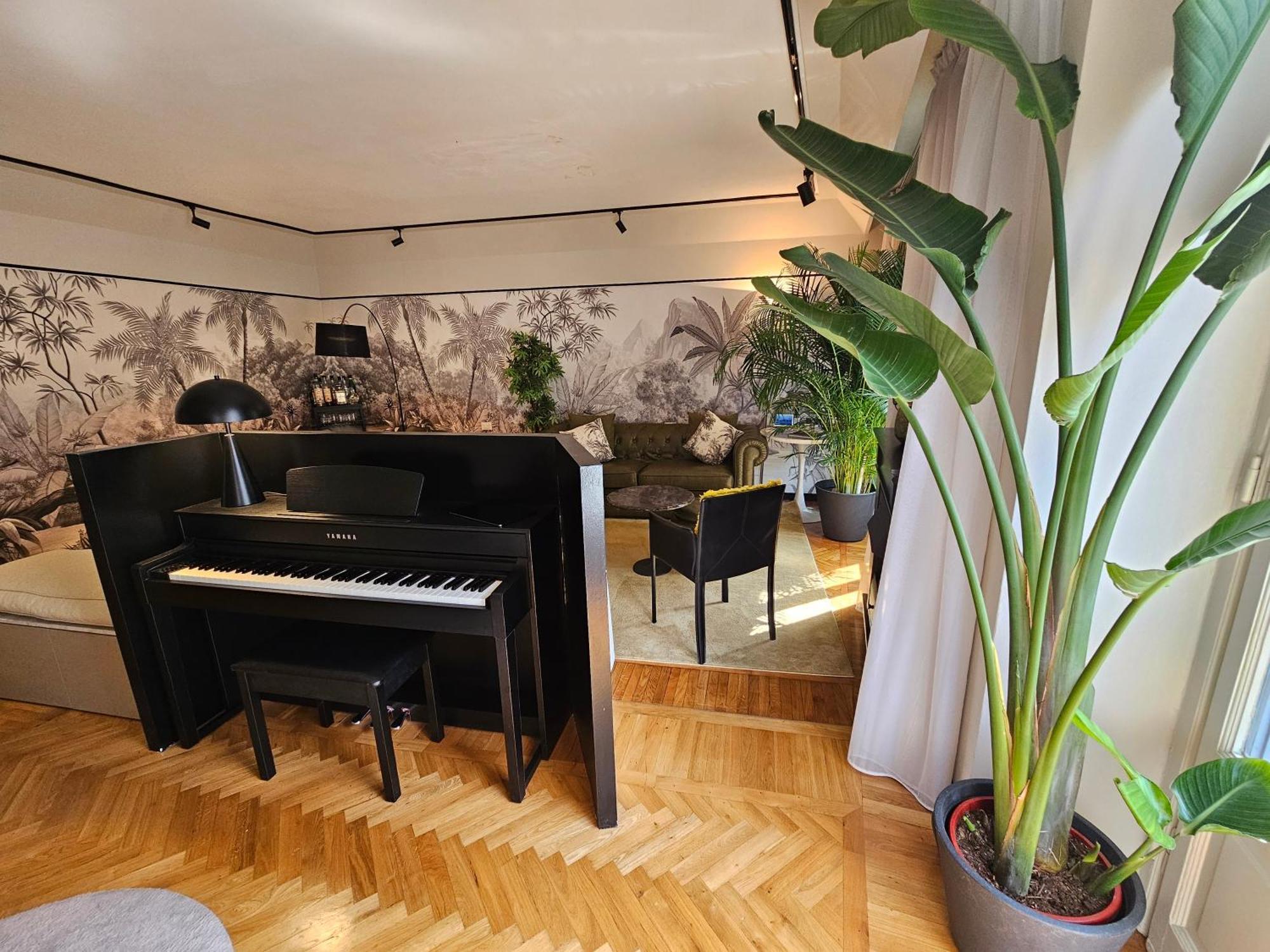 Exclusive Top Floor 2-bedroom Flat Mailand