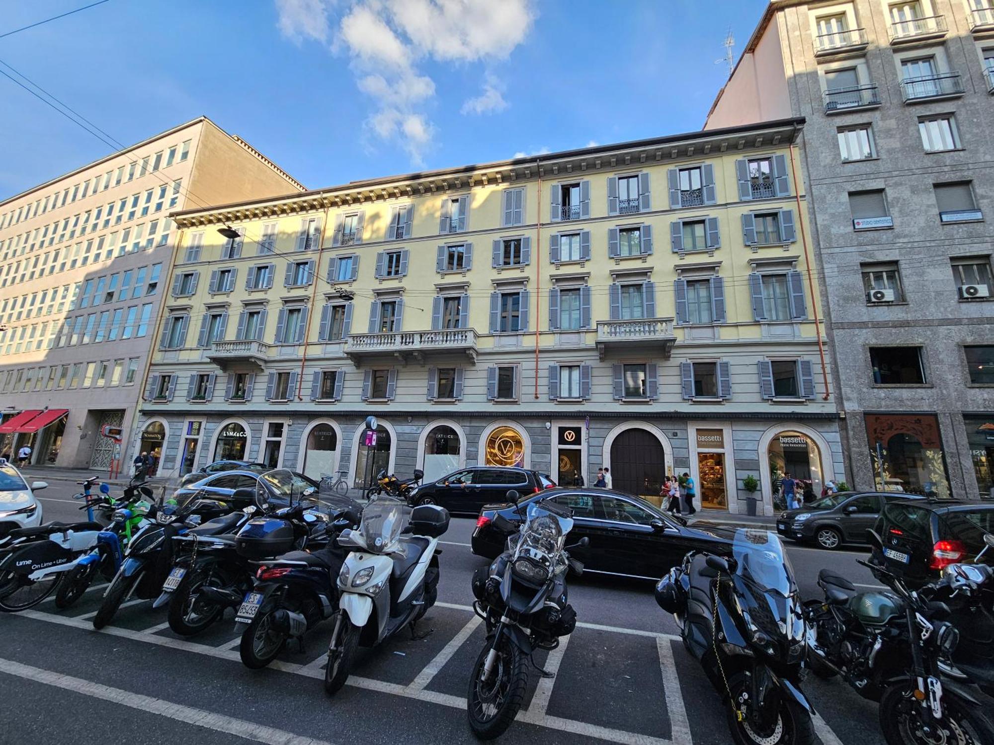 Exclusive Top Floor 2-bedroom Flat Appartamento Milano